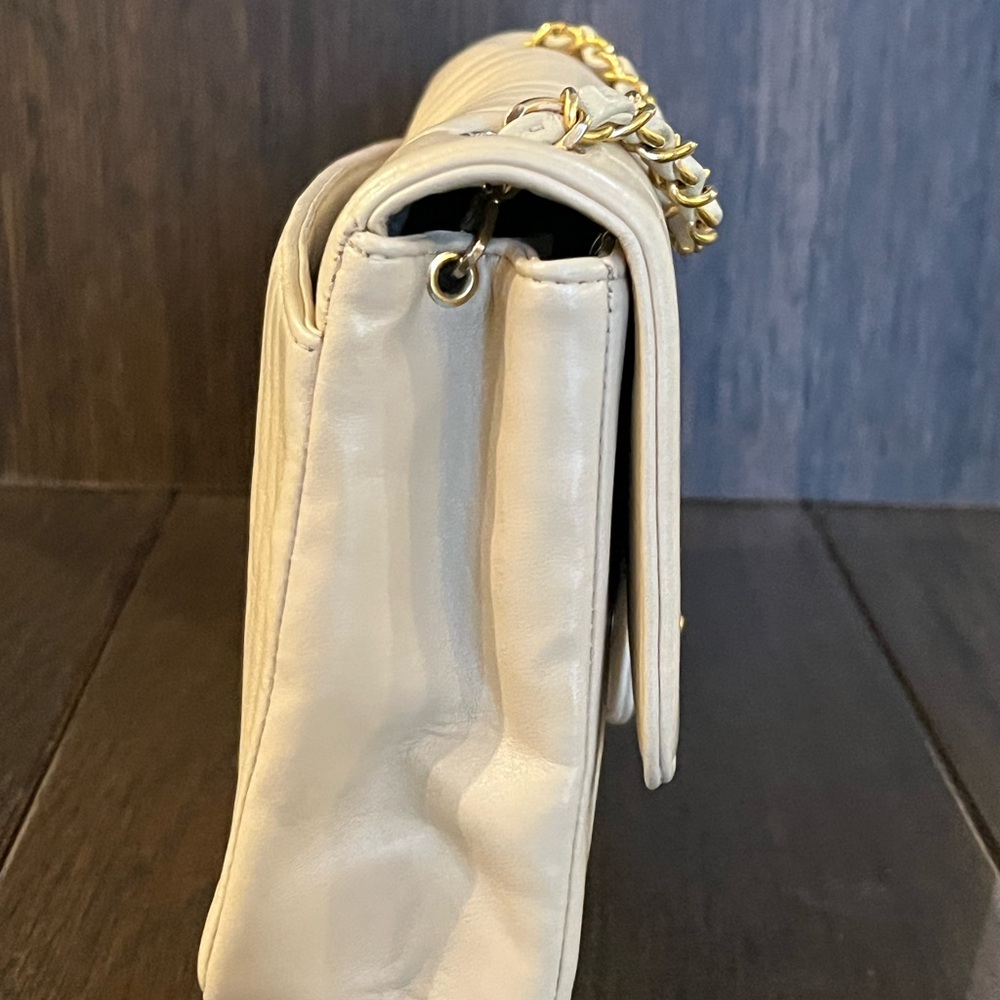 VINTAGE CHANEL Mademoiselle Cream Quilted Shoulder Bag with Gold Chain - rare - Picture 2 of 9